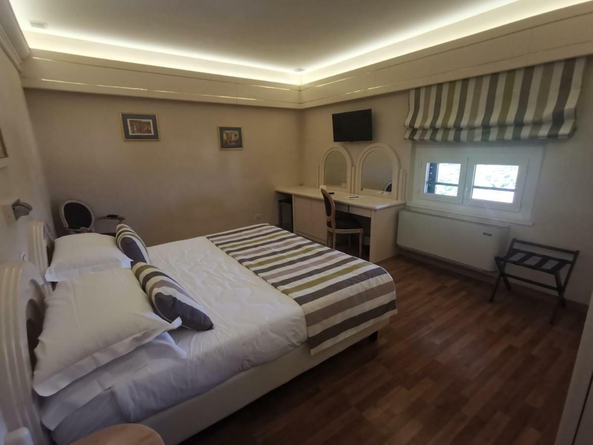 Grand Hotel Vittoria Montecatini Terme Rom bilde